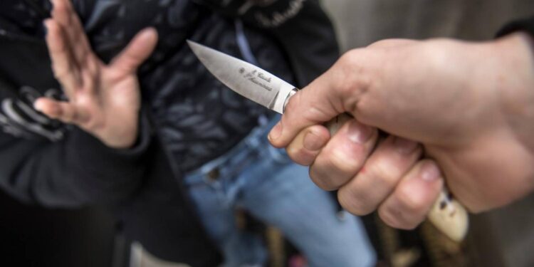 Il ragazzo per bene che ammazza il fratellino, la mamma e il padre…adorabili