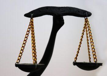 L’impossibile mestiere di giudice: nelle aule giudiziarie, a scuola e altrove