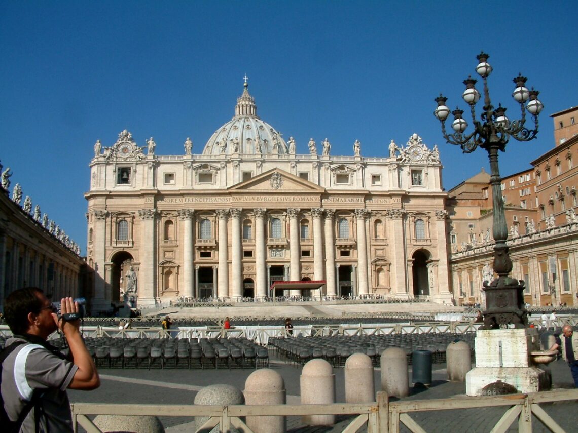 Francesco abbandona la misericordia, trova assassini e sicari
