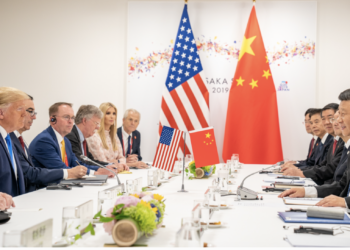 Salvini, tifoso di Trump, e il paradosso del “prima veniamo noi”