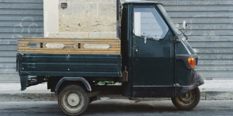 L’Ape va in pensione, fu l’erede del carretto, il più siciliano dei veicoli a motore