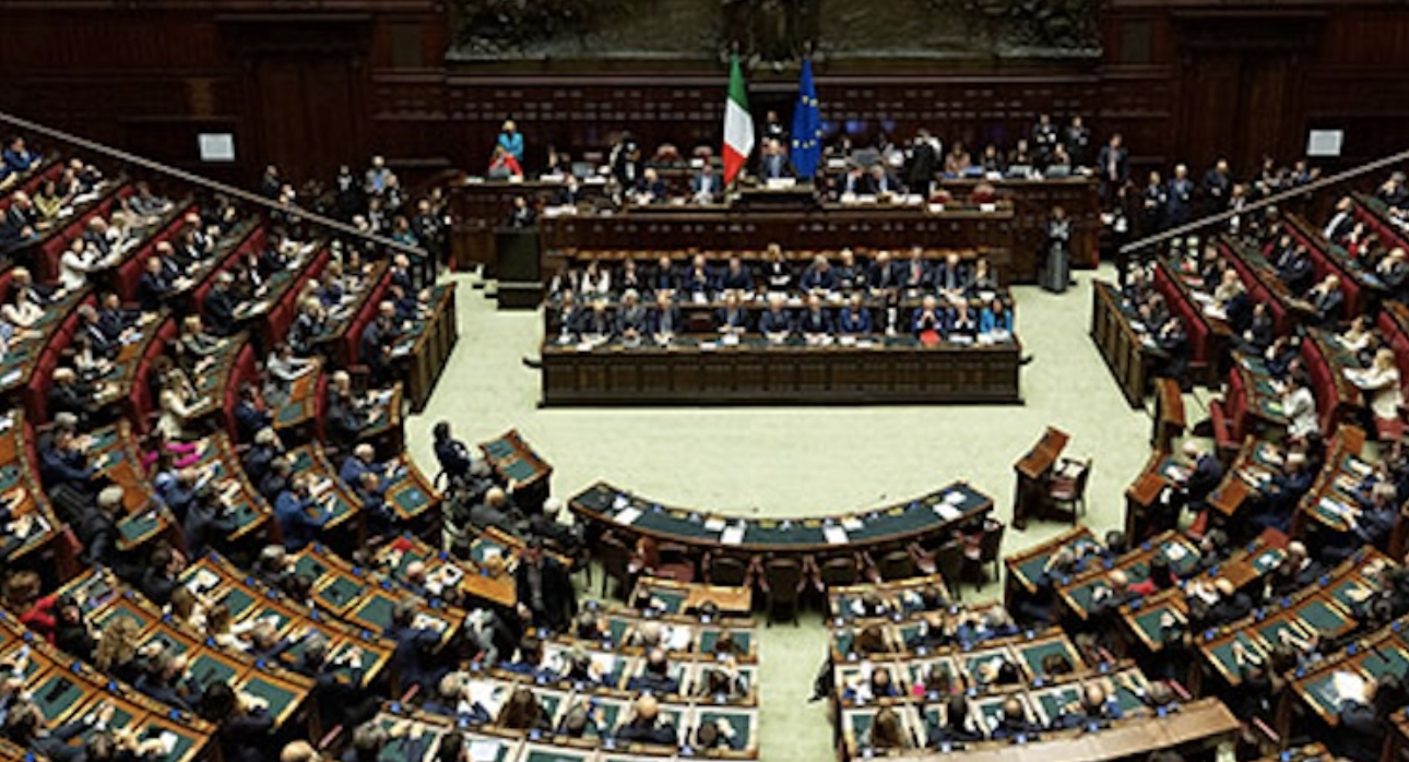 Il lessico dei maleducati esibito in Parlamento. La contabilità degli insulti
