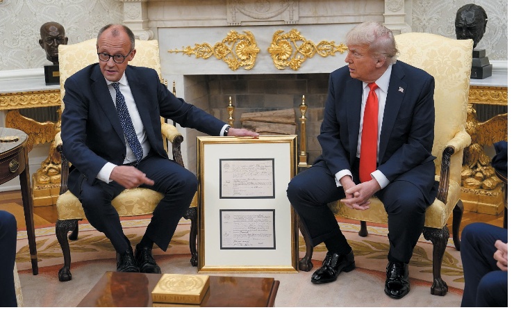 Merz e Meloni alla Casa Bianca, il cancelliere incalza Trump, la Premier tace