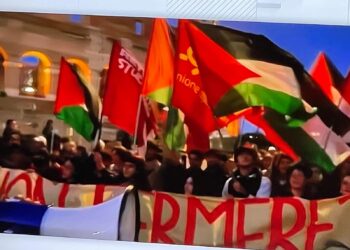 Le piazze d’Italia sfidano a mani nude il Potere. La storia è stata preceduta dai sogni di pochi, diventati poi sogni di tanti