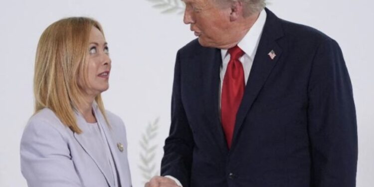 “E’ bellissima”. Trump a Giorgia in globalvision. E che altra virtù può possedere una donna…capo di governo? L’umiliante apprezzamento del maschio suprematista