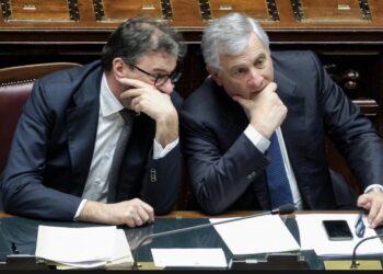 Forza Italia è il partito delle banche, storico coming out sugli extraprofitti. Nel centrodestra i pretoriani della finanza