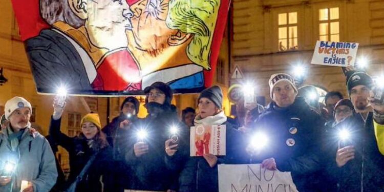 Al servizio di Sua Maestà, Re Trump, e del suo socio in affari, lo Zar di tutte le Russie.. Ahi serva Italia, nave senza nocchiere in gran tempesta