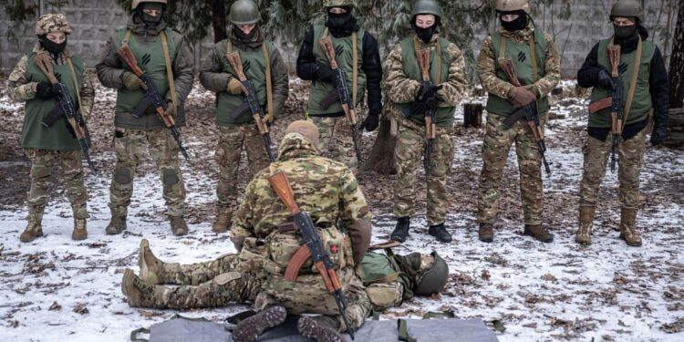 Lo scambio di amorosi sensi fra Donald e Vladimir, mentre si muore in Ucraina e Gaza. Pace finta e affari veri