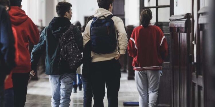 Allarme rosso: dopo le toghe rosse, le cattedre rosse. I boys di Fdi schedano i prof. Report in campo