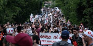 L’attacco allo Stato: da dove viene e chi lo usa. Il complottismo di lotta e di governo