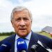Aiuto, i russi interferiscono. Tajani scopre la carta vetrata, la grandine arriva alla vigna. Da Mosca e Washington, non piove dal cielo