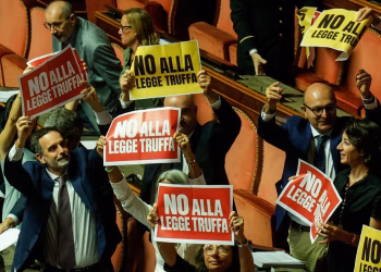 Il Grande Imbroglio: la truffa del voto sulla soglia delle urne