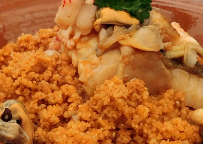 Cous cous nelle mense scolastiche a danno del salame? La Verità lancia l’allarme, grazie al conduttore urlante, Paolo Giordano