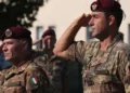 I Parà della Folgore trasformati in figuranti di un film. Più che svolta autoritaria, è farsa